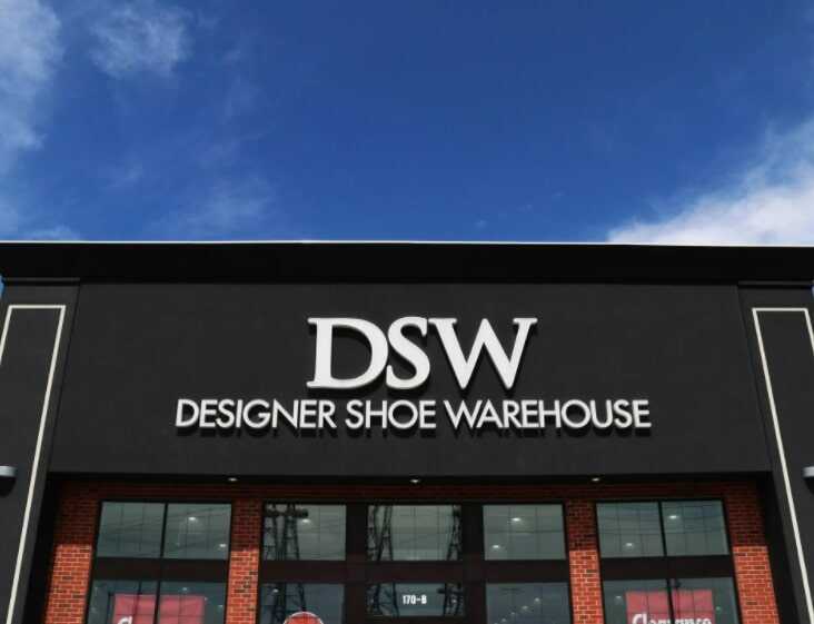 DSW Store Hours 