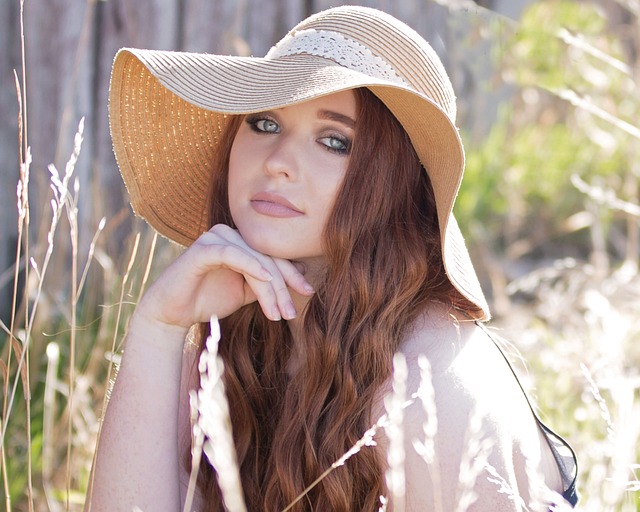 Tips to Rock a Floppy Summer Hat Like You Were Born for It!