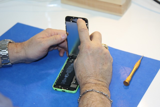 Why a Cell Phone Heats Up Explained by a Repair Store in Beddington?